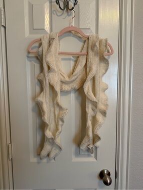GAP Ivory Ruffle Knit Scarf Soft Acrylic Winter Wrap